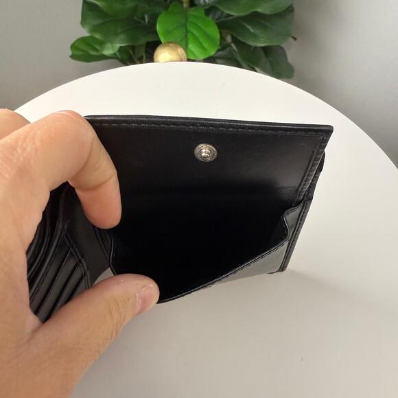 💎✨Authentic Gucci GG Canvas Bi-fold Wallet in Black - Picture 4 of 5